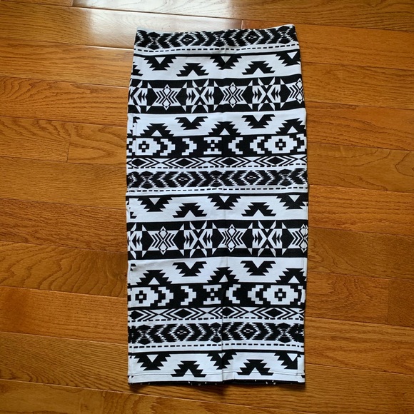 EXPRESS Aztec Print Black White Knit Pencil Skirt - Picture 2 of 6